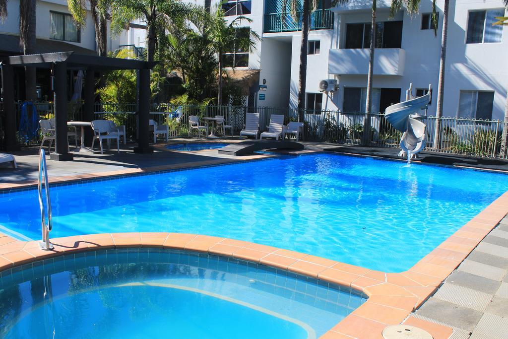 Oceanside Hawks Nest Hotel Exterior photo